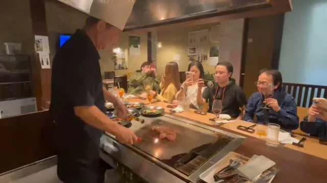 鉄板の目の前で　フランベ大喜びでした